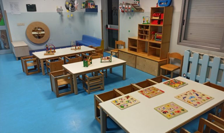 Una stanza strutturata in centri d'interesse dove sviluppare le competenze e favorire l'autonomia del bambino