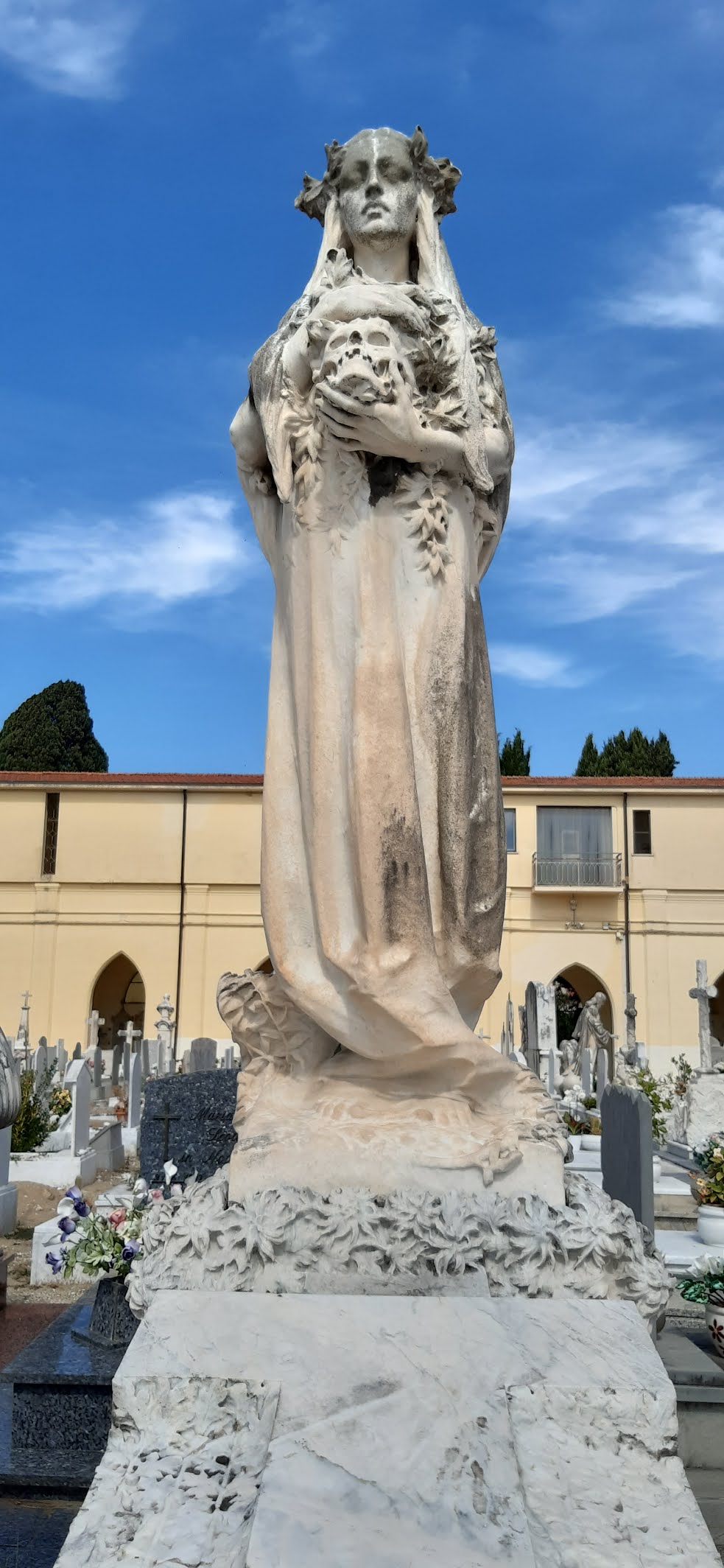 iCARE - Servizi cimiteriali - Viareggio - Arte - 03