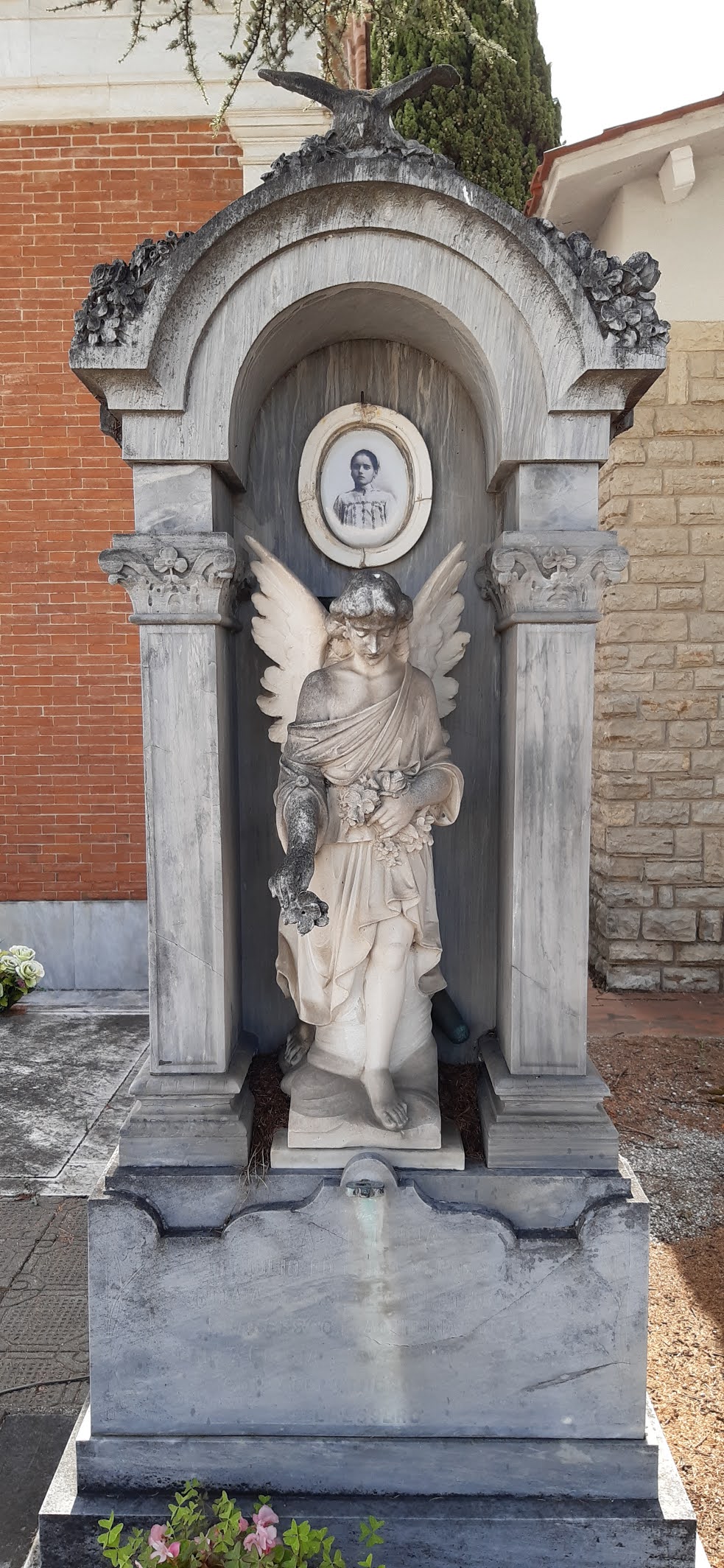 iCARE - Servizi cimiteriali - Viareggio - Arte - 04